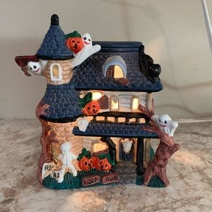 Halloween Spooky Hollow Village Town 1996 Lighted Porcelain Haunted House